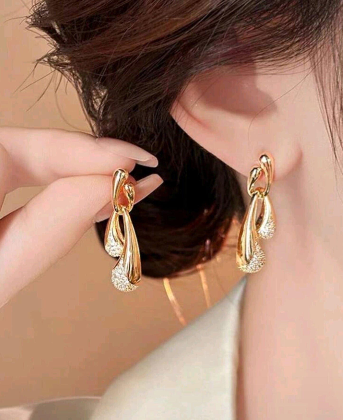 1 Pair Asymmetrical Golden Embedded Glass Teardrop Unique Luxury High-End Fashion Elegant Everyday Wear Earrings For Women