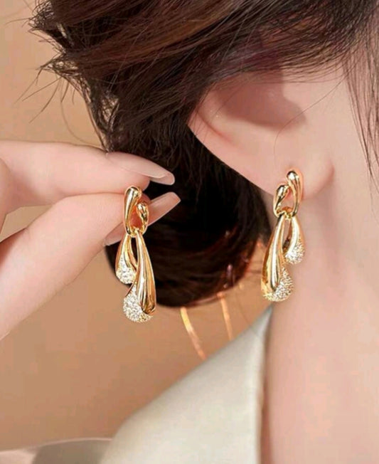 1 Pair Asymmetrical Golden Embedded Glass Teardrop Unique Luxury High-End Fashion Elegant Everyday Wear Earrings For Women